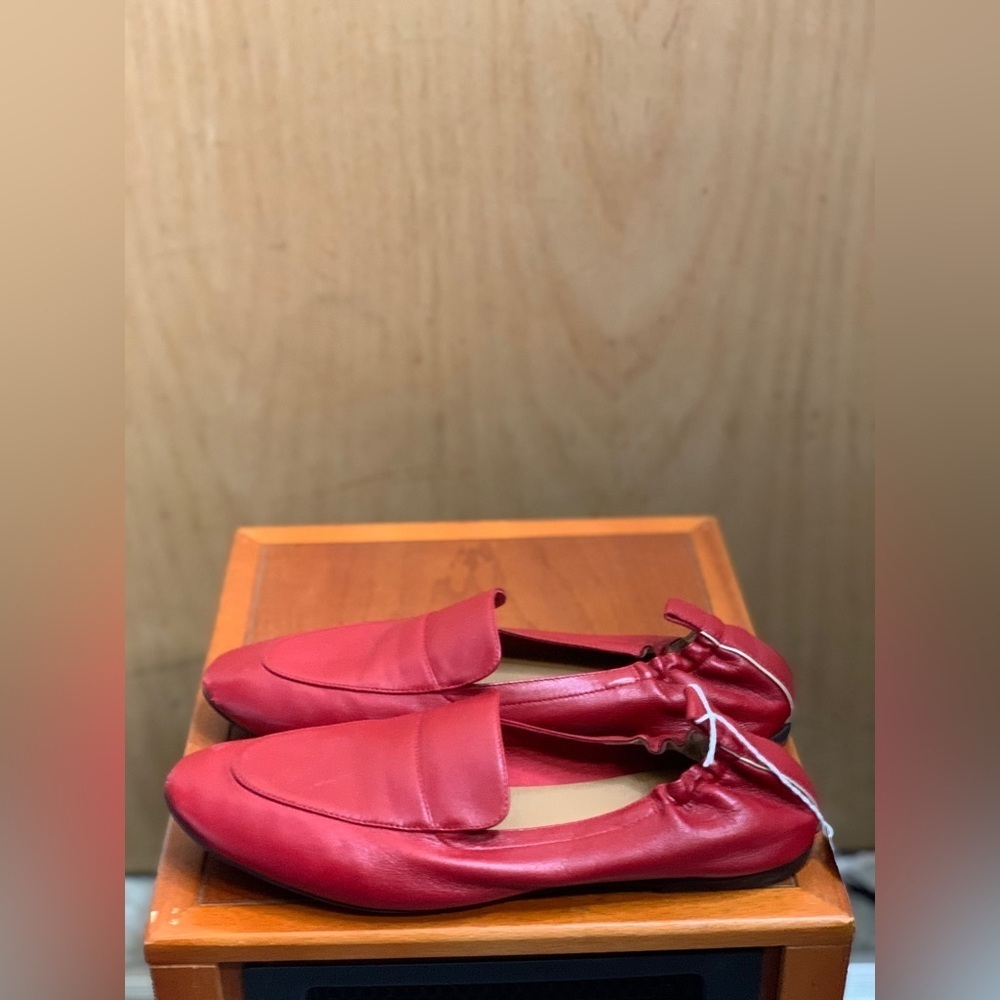 Everlane Made In Italy Vibrant Rose Red Leather Flats.         Size-9 - Picture 6 of 7